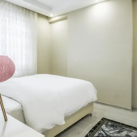 Flat Close To Shopping Malls In Kagithane